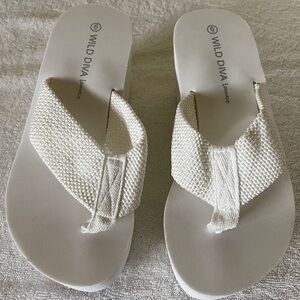 Wild Diva Lounge White Woven Thong Sandals - NWOT - Women's 6